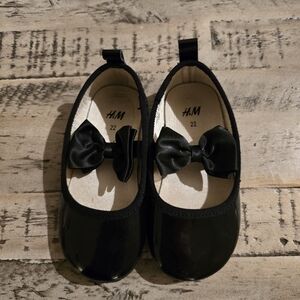 H&M Glossy Black Kids Dress Shoes with Bow